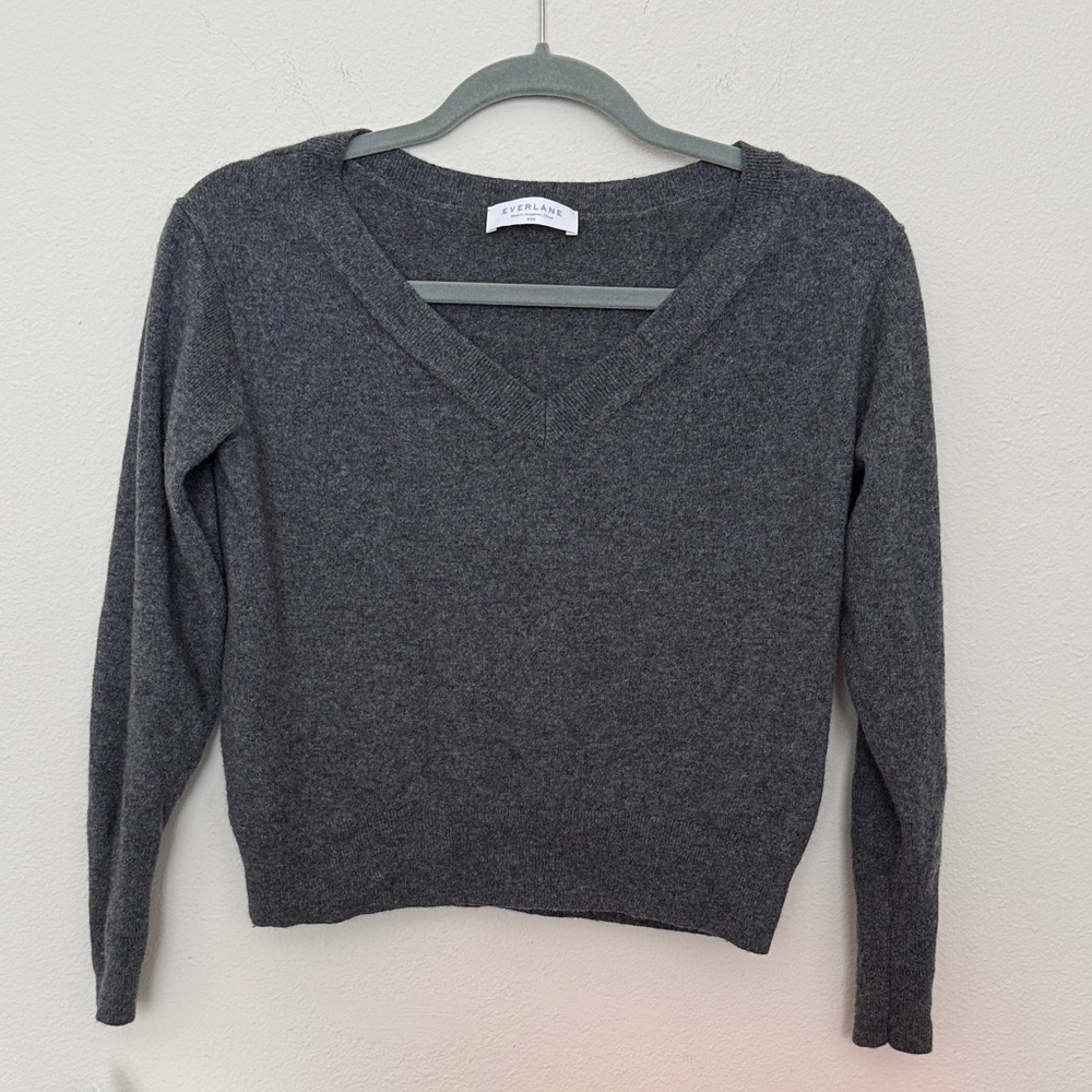 Everlane Charcoal V-Neck Crop Cashmere Sweater for Women